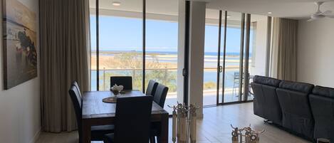 Smart TV, Netflix, películas con cargo, servicios de streaming