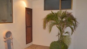 Pintu masuk hartanah