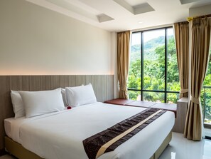 Deluxe Room | Minibar, in-room safe, desk, blackout drapes - Ozone Hotel Khao Yai (Pak Chong)