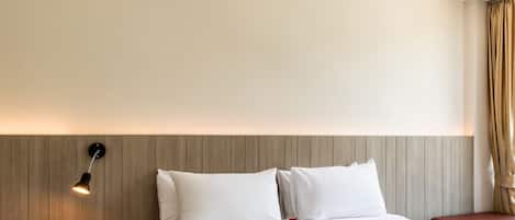 Deluxe Room | Minibar, in-room safe, desk, blackout drapes