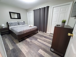 3 bedrooms, desk, iron/ironing board, travel crib