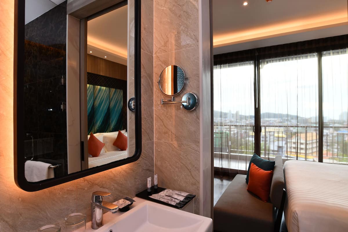 patong sunset | 1 bedroom, premium bedding, minibar, in-room safe