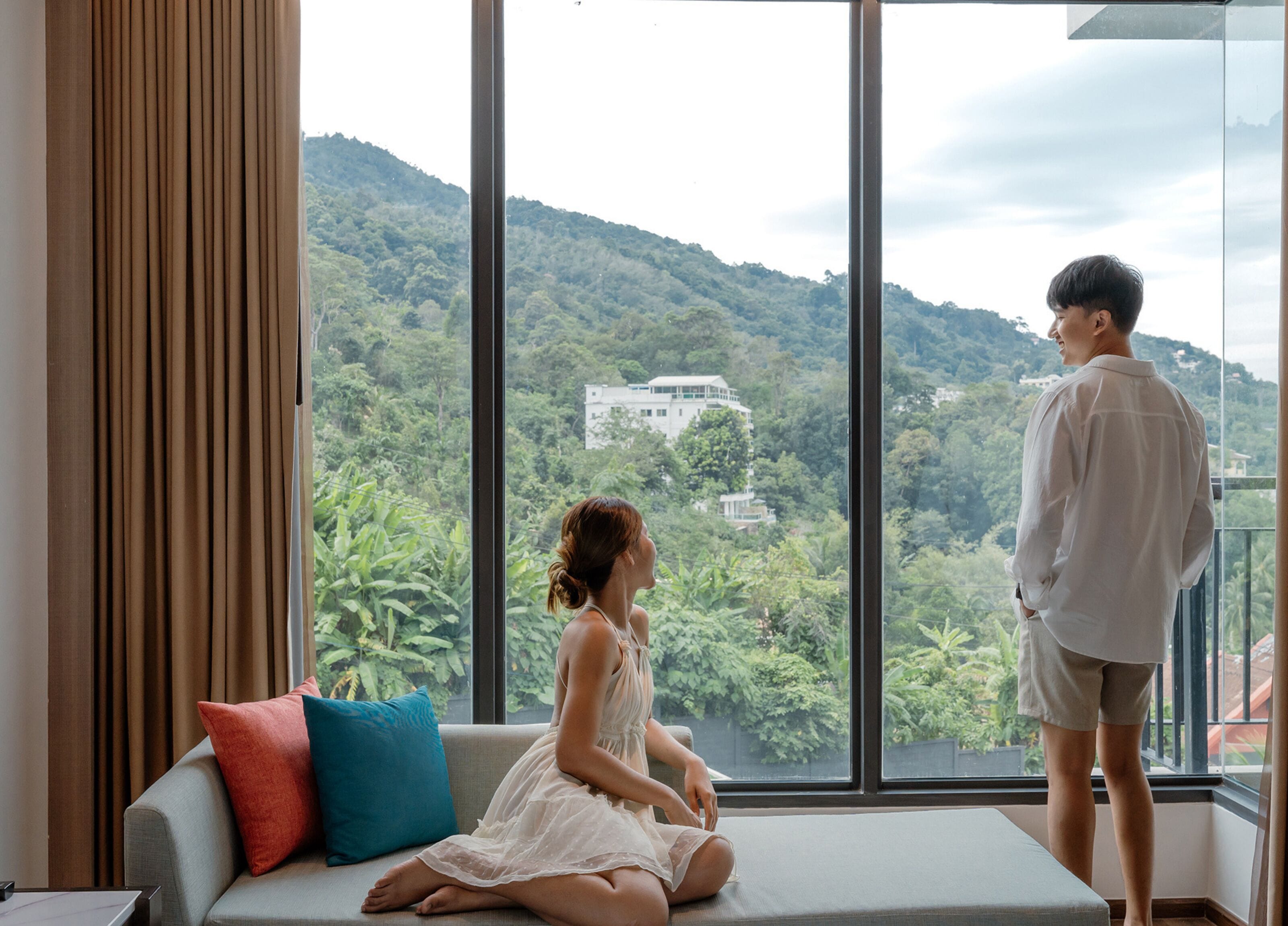 Suite, 1 habitación, vistas a la montaña | Ropa de cama de alta calidad, minibar, caja fuerte y escritorio