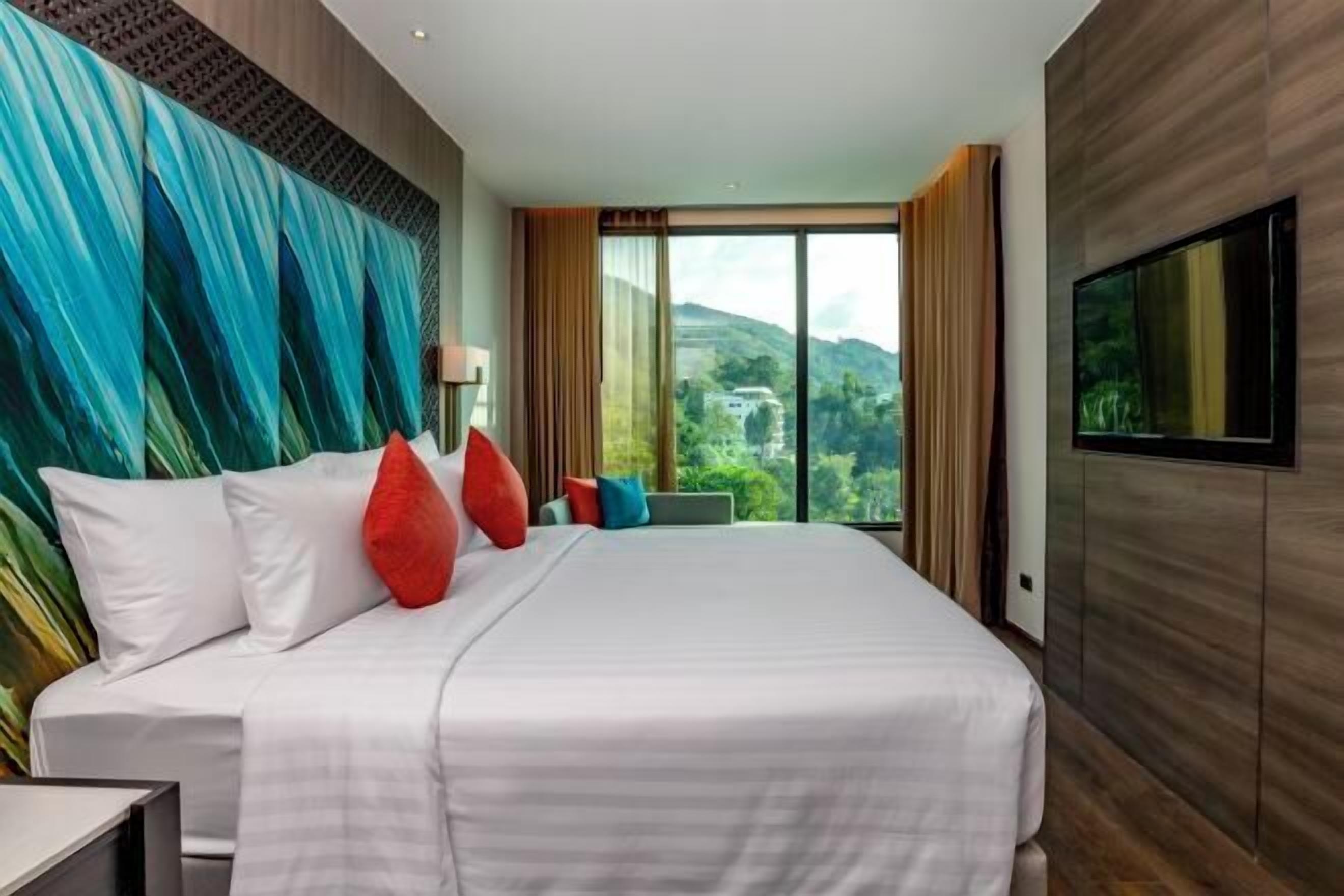 Roupas de cama premium, frigobar, cofres nos quartos, escrivaninha
