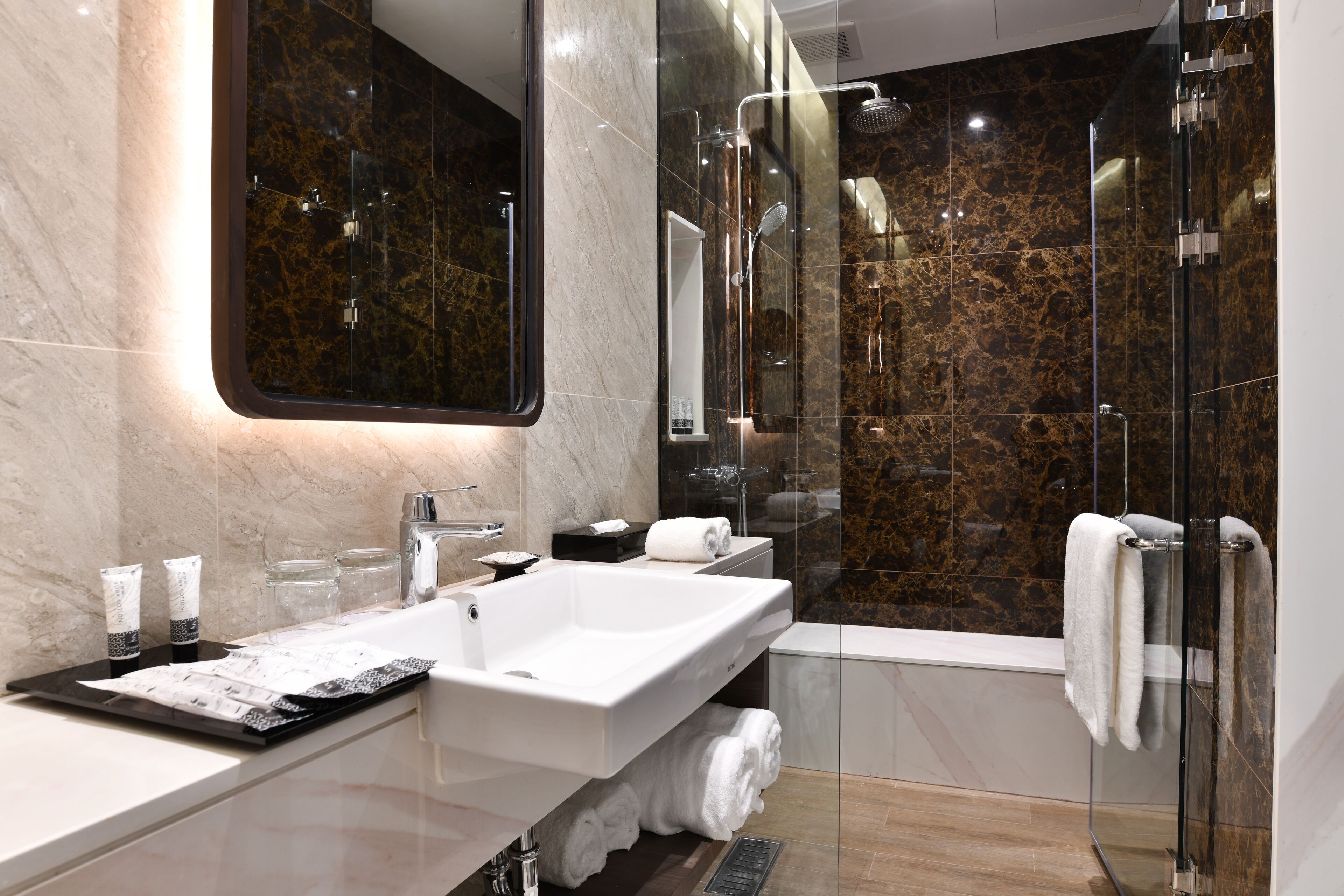 garden studio room | bathroom | free toiletries, hair dryer, bathrobes, slippers