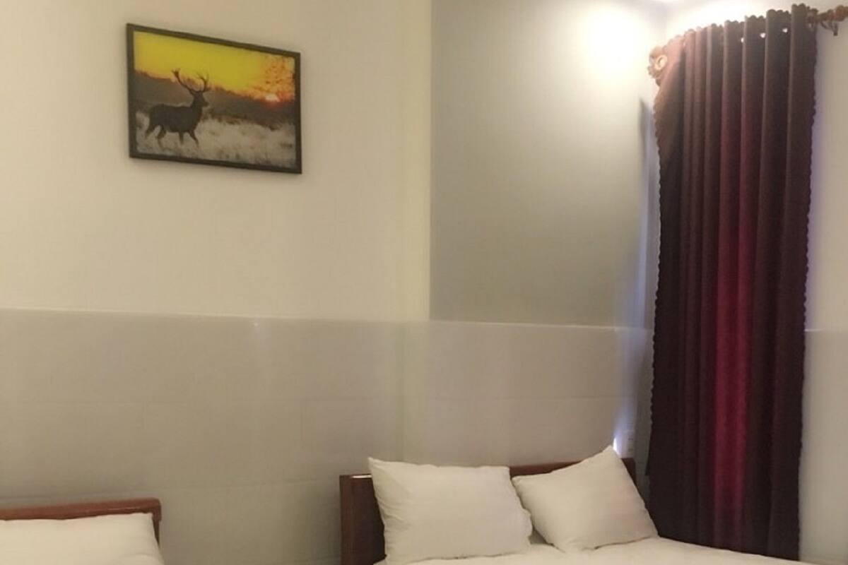 5 bedrooms, Egyptian cotton sheets, premium bedding, pillowtop beds
