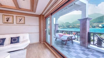 Suite (Special Room) | Living area | Flat-screen TV
