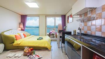 Room (201) | Free WiFi