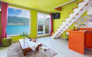 Habitación (303) | Zona de estar | Una televisión de pantalla plana