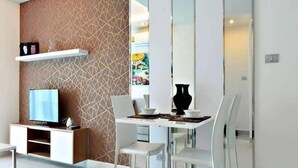 One Bedroom Apartment with Garden View | 1 ห้องนอน, ห้องเก็บเสียง, เตารีด/โต๊ะรีดผ้า, Wi-Fi ฟรี