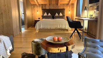 Suite, Balcony | In-room safe, desk, free cots/infant beds, free WiFi