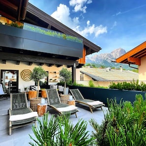 Terrace/patio - moser-HOCHKÖNIG Genuss Wirtshaus Hotel (Maria Alm am Steinernen Meer)
