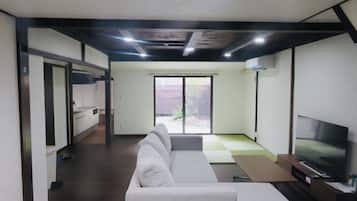 House (Private Vacation) | Ruang tamu | TV skrin rata