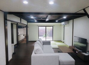 Casa (Private Vacation) | Zona de estar | Una televisión de pantalla plana