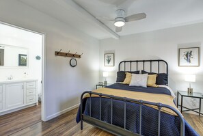 1 bedroom, desk, iron/ironing board, free WiFi - The Cambridge house is located in highly desired Old Town Orange (Orange)