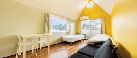 豪華三人房 | 羽絨被、遮光布/窗簾、熨斗/熨衣板、免費無線上網