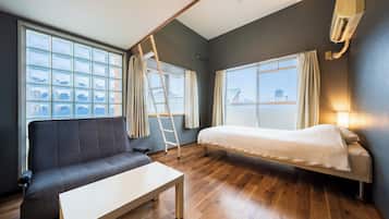 Kamar Triple Basic | Selimut bulu angsa, tirai kedap cahaya, dan setrika/meja setrika