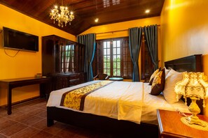 Minibar, blackout drapes, free WiFi, bed sheets - Dinh Villa (Huong Thuy)