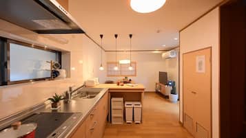 House, 2 Bedrooms | Private kitchenette | Fridge, microwave, stovetop, electric kettle