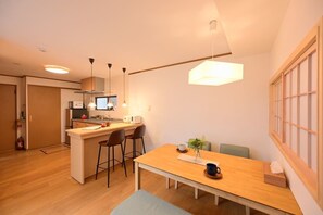 House, 2 Bedrooms | In-room dining