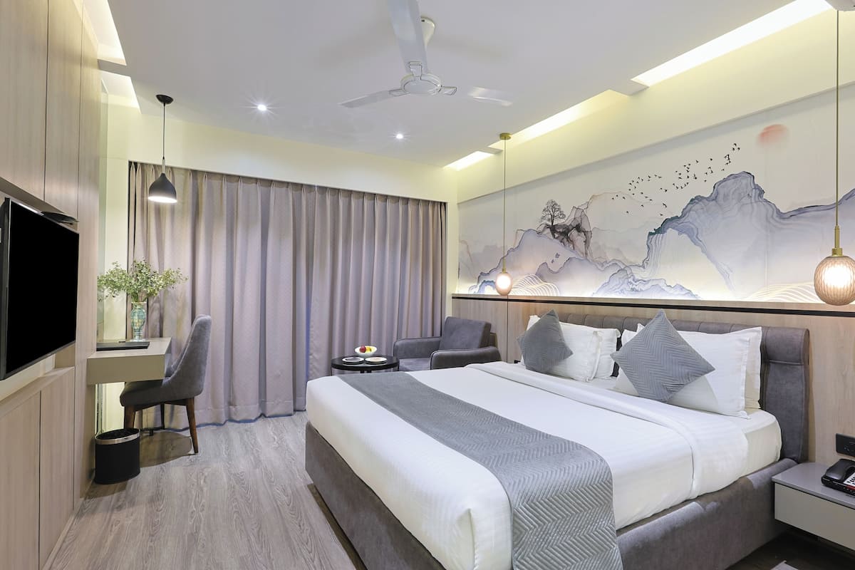 Premium Double Room | Egyptian cotton sheets, premium bedding, in-room safe, desk
