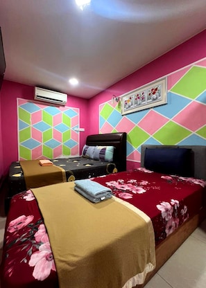 Firemannsrom – basic | Skrivebord og strykejern/-brett