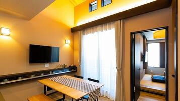 EAST101 | In-room dining