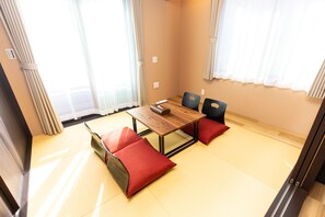 EAST102 | Individually decorated, laptop workspace, free WiFi, bed sheets - STAGIONE Hakone Yumoto (Hakone)