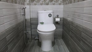تجهيزات دش، خف للقدمين، مناشف