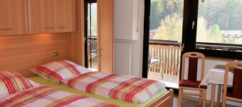 Double room with balcony (shared shower / WC) - Gästehaus Grau
