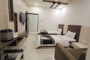 Premium bedding, in-room safe, iron/ironing board, free WiFi - Hotel Grand Paradise (Vadodara)