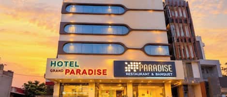 A hotel with a restaurant and banquet named 'Paradise' at its entrance.