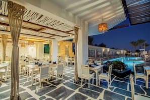 7 restaurants, dinner served