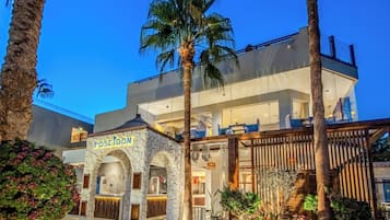 7 restaurants, dinner served, international cuisine