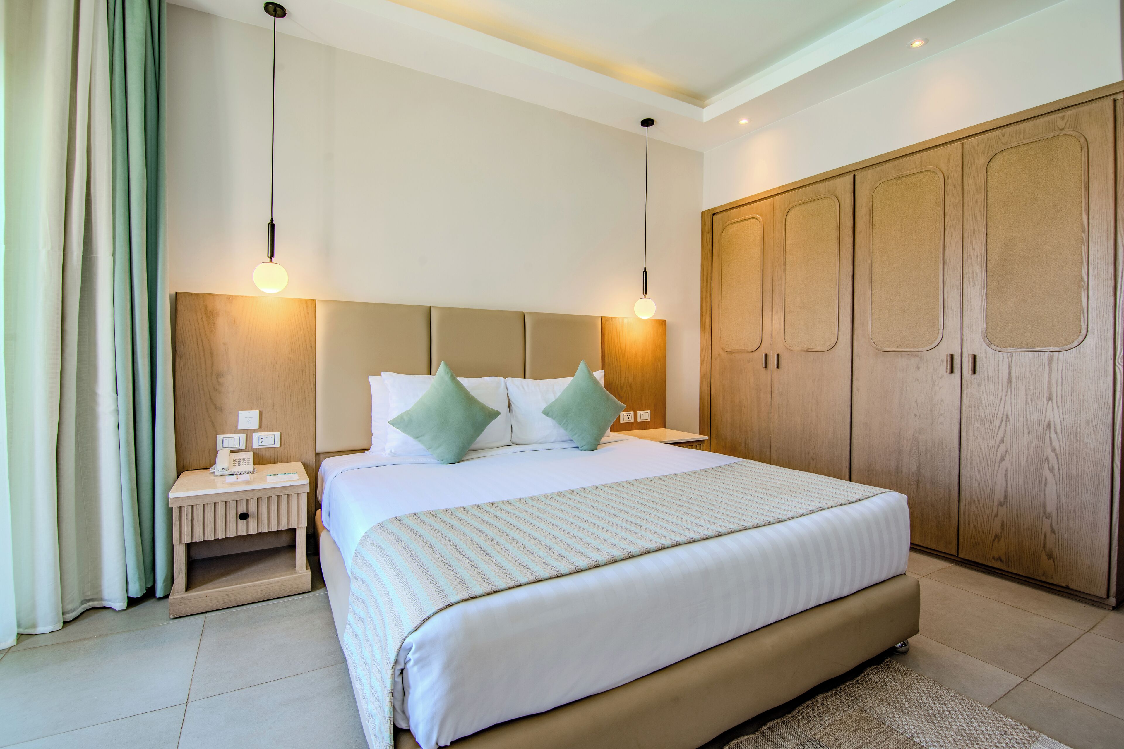 Mini-bar avec articles gratuits, coffres-forts dans les chambres