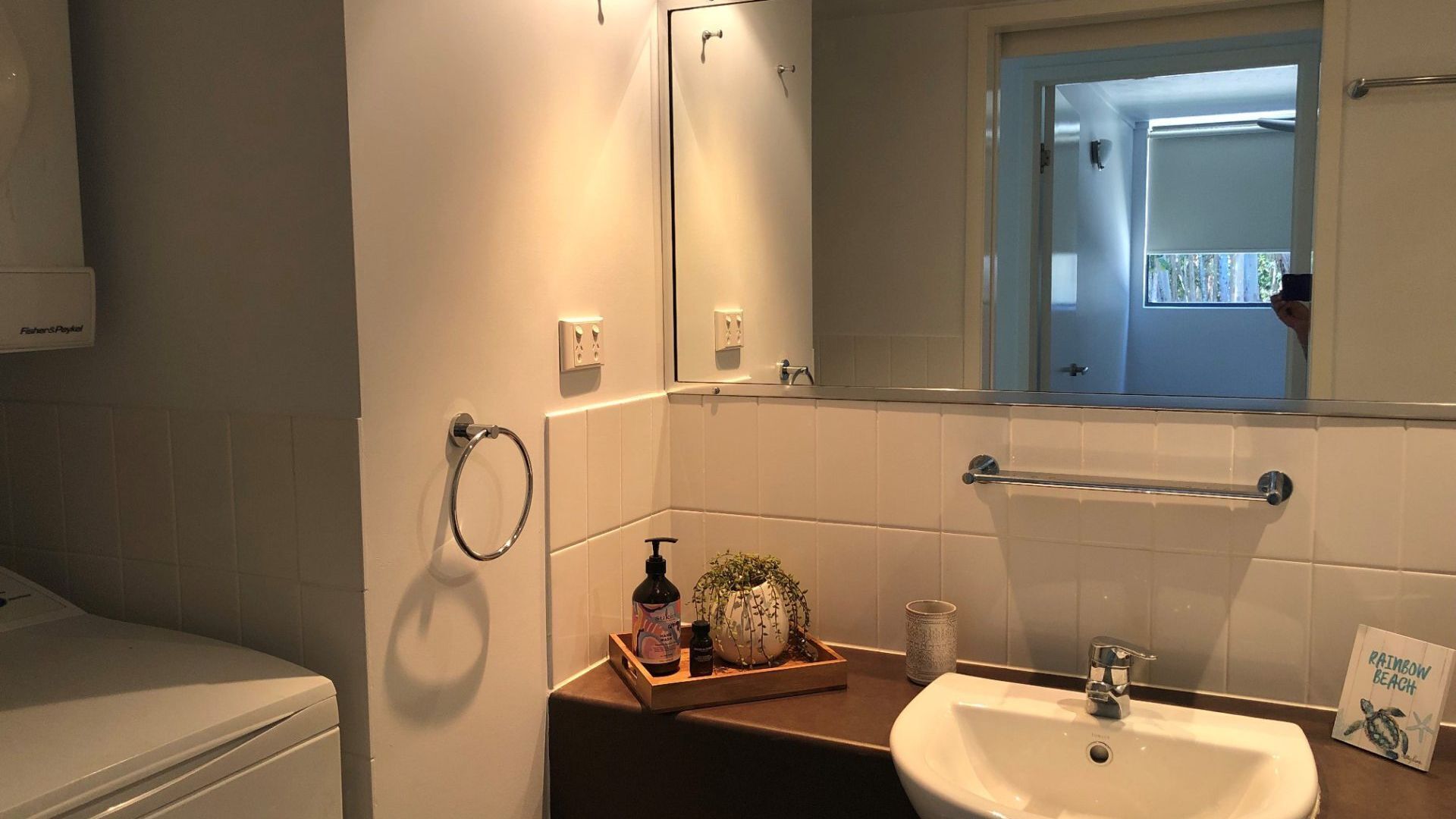 Baden 70 - Rainbow Shores. Ground Floor. Air Con. Overlooking lap pool. Wi-Fi — image 16