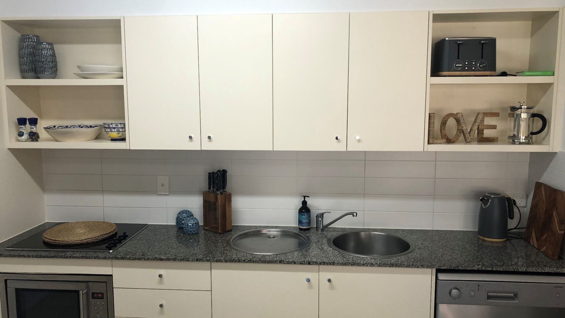 Baden 70 - Rainbow Shores. Ground Floor. Air Con. Overlooking lap pool. Wi-Fi — image 11