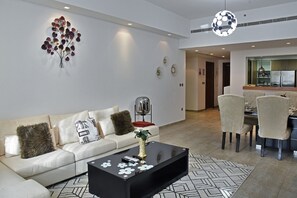 Flat-screen TV - Breathtaking 2BR Apt. in Palm Jumeirah (Dubai)