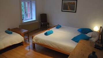 5 Schlafzimmer, Bügeleisen/Bügelbrett, kostenloses WLAN, Bettwäsche