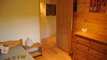 5 habitaciones, tabla de planchar con plancha y wifi gratis