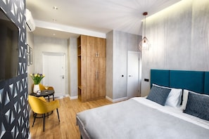 Superior Apartment | 1 bedroom, soundproofing, iron/ironing board, free WiFi - Allurapart Plaza (Kyiv)