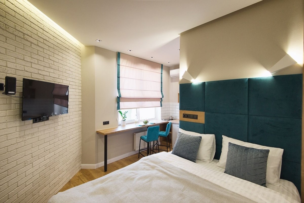 1 habitación, insonorización y tabla de planchar con plancha