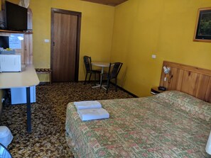 Living area - Pinehaven Motel (Nelson)