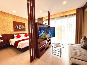 Sviitti, 1 makuuhuone | Minibaari, tallelokero huoneessa, työpöytä, pimennysverhot