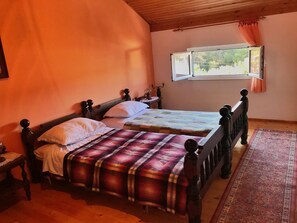 6 bedrooms, iron/ironing board, WiFi