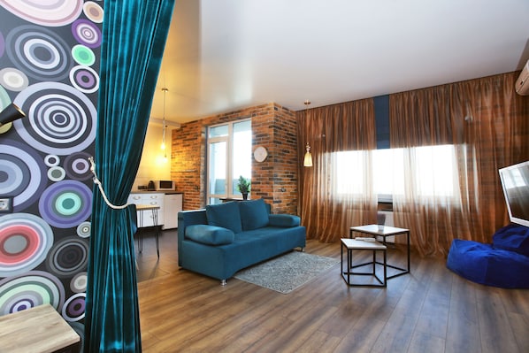 Apartamento de diseño | Cocina básica privada | Frigorífico, microondas, placa de cocina y hervidor eléctrico