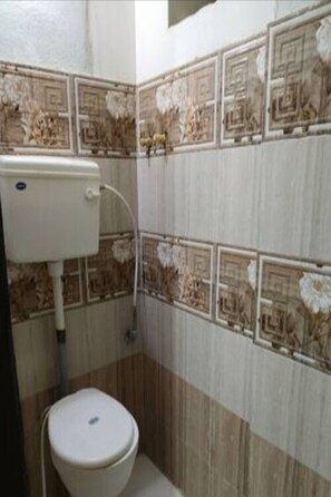 Habitación Deluxe | Baño | Regadera y toallas