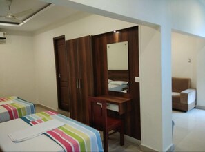 Soundproofing, free WiFi - TIRUR TOURIST HOME (Tirur)