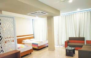 Soundproofing, free WiFi - TIRUR TOURIST HOME (Tirur)