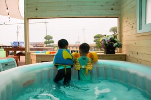 Indoor spa tub